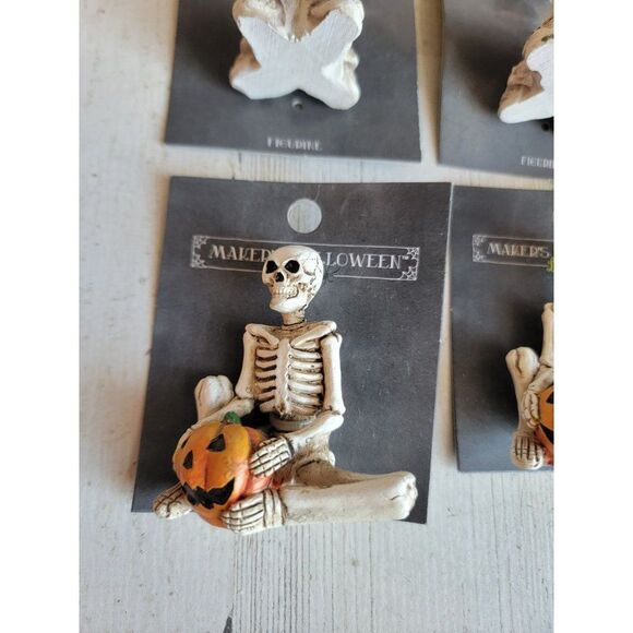 Makers Halloween skeleton pumpkin skull set village accessory - Picture 2 of 6